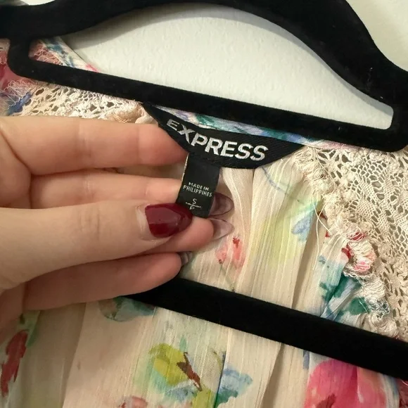 Express Floral Kimono Cardigan with crochet/lace accents - Picture 2 of 6